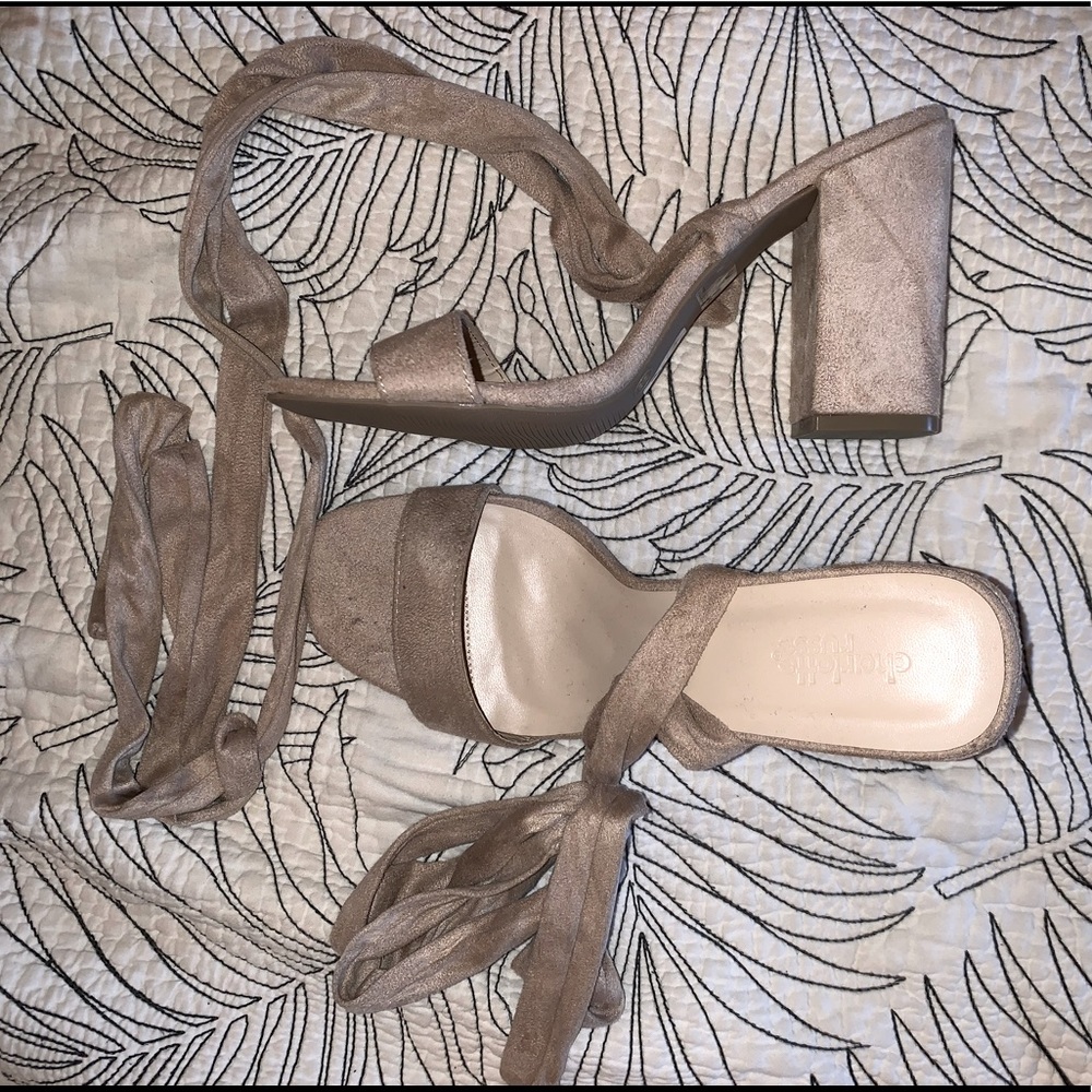 3” Tie-Around ankle block heel ! Never worn !!